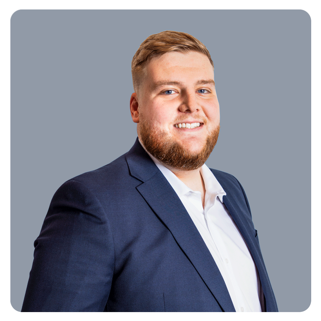 Lewis-Headshot-Page-2025-4