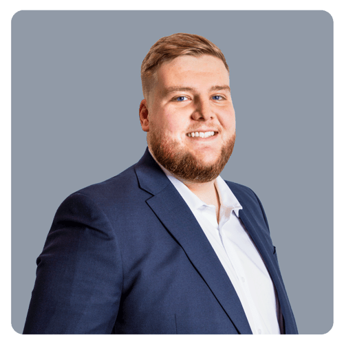 Lewis-Headshot-Page-2025-4